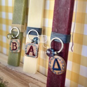 Αρωματικό κερί ξυστό με χειροποίητο ζωγραφισμένο μπρελόκ